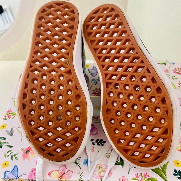 Vans - Picture 4 of 5